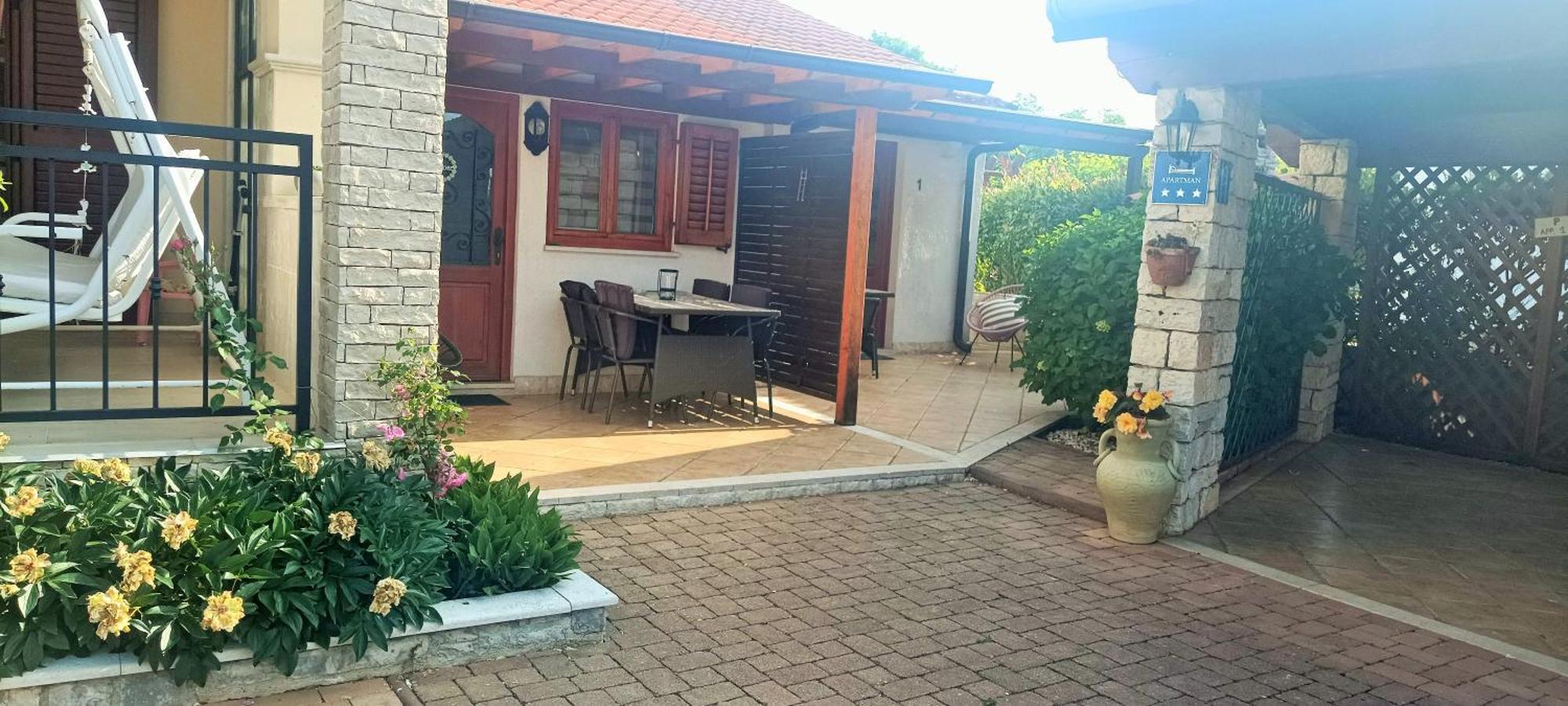 Apartman Apartments Sara *