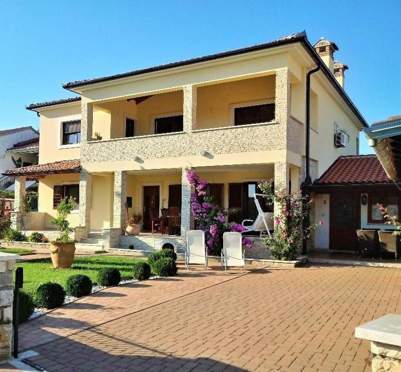 Apartman Apartments Sara